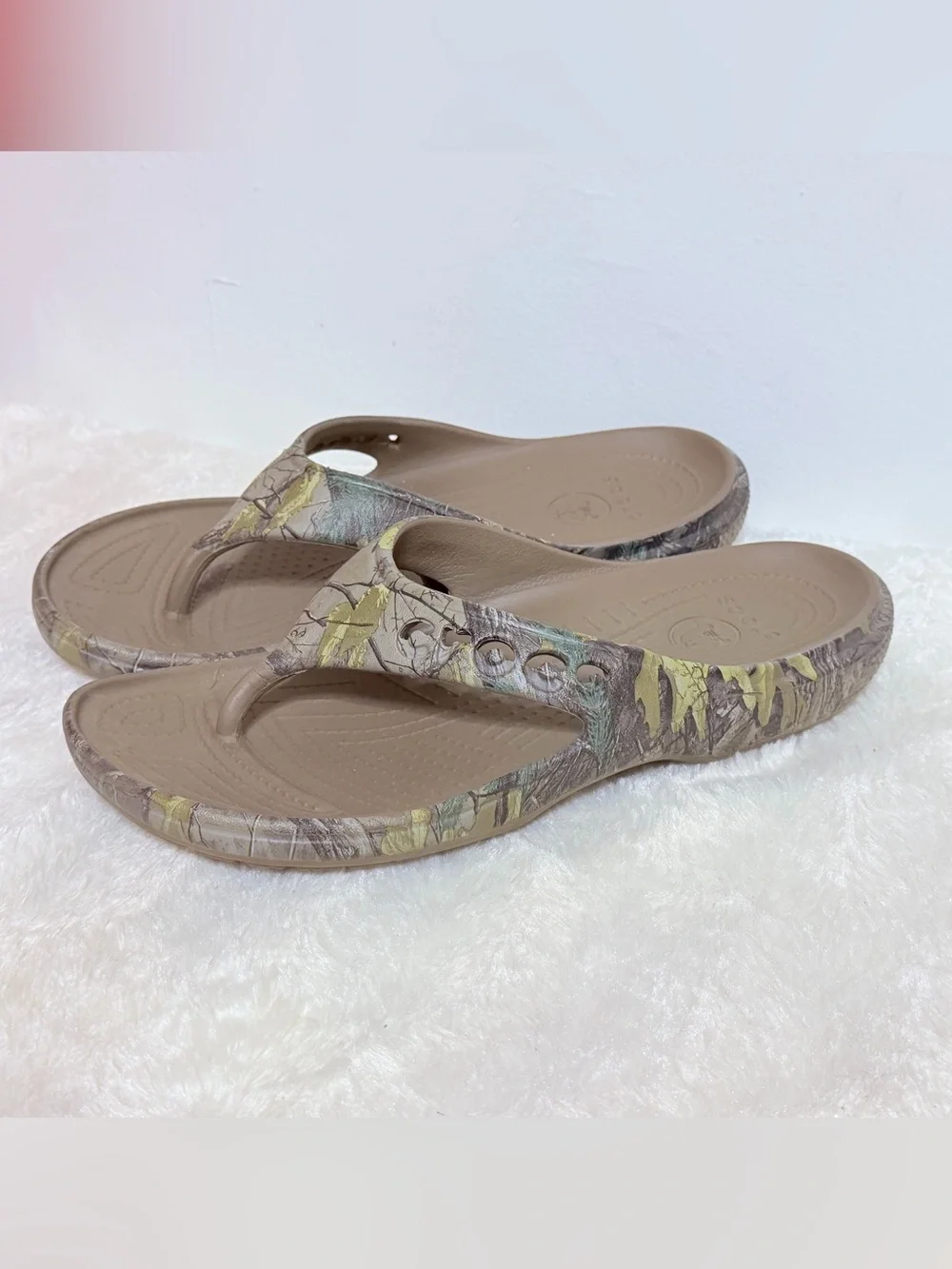 Crocs Camo Flip Flop Sandals Black Men's Size 7 Womens Size 9
